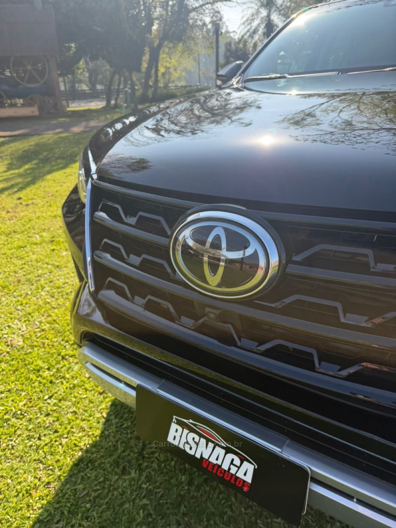 HILUX SW4 2.8 SRX 4X4 7 LUGARES 16V TURBO INTERCOOLER DIESEL 4P AUTOMÁTICO - 2024 - BROCHIER