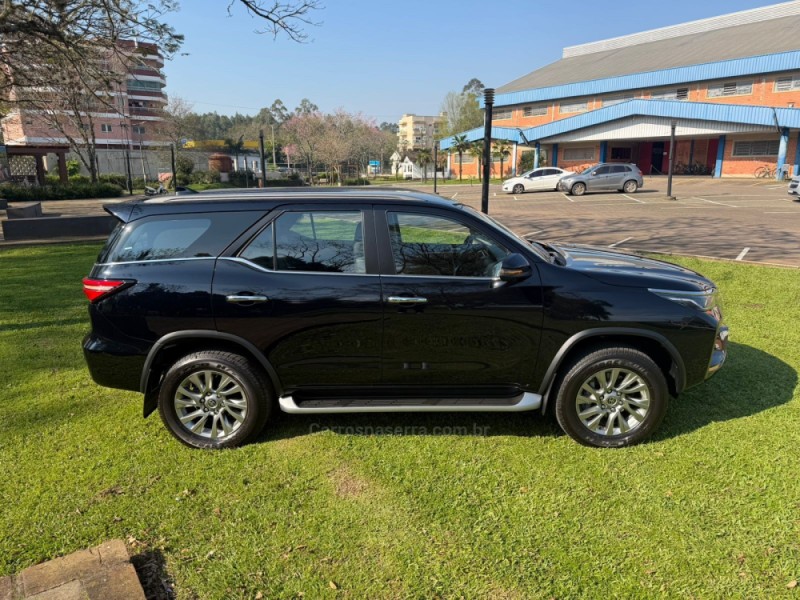 HILUX SW4 2.8 SRX 4X4 7 LUGARES 16V TURBO INTERCOOLER DIESEL 4P AUTOMÁTICO - 2024 - BROCHIER