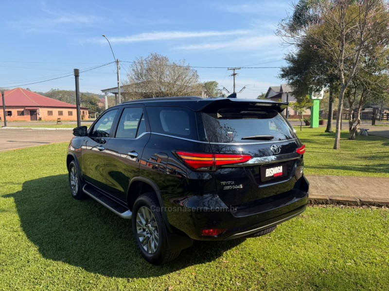 HILUX SW4 2.8 SRX 4X4 7 LUGARES 16V TURBO INTERCOOLER DIESEL 4P AUTOMÁTICO - 2024 - BROCHIER
