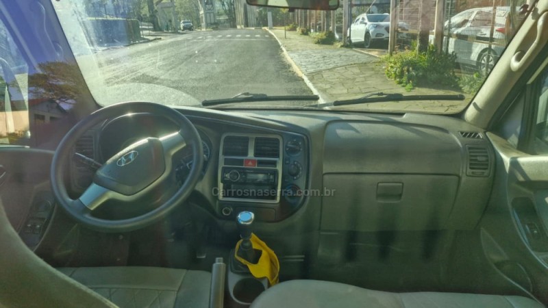 HR 2.5 TCI HD LONGO COM CAÇAMBA 4X2 8V 94CV TURBO INTERCOOLER DIESEL 2P MANUAL - 2017 - CARLOS BARBOSA