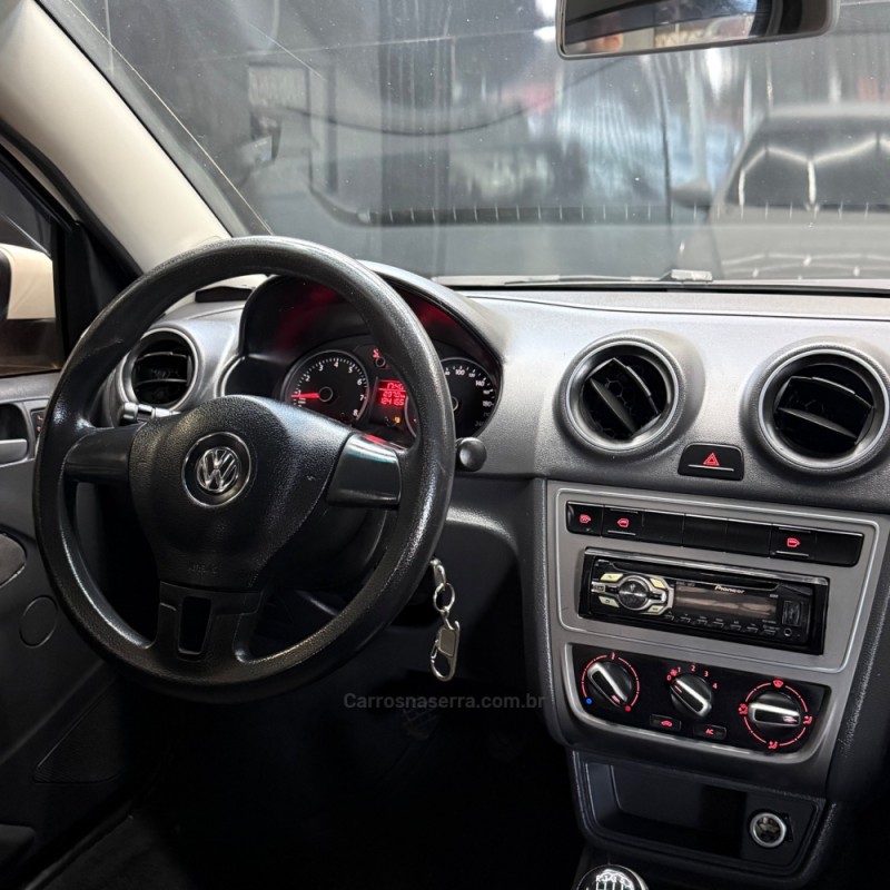 VOYAGE 1.6 MI TREND 8V FLEX 4P MANUAL - 2013 - ESTâNCIA VELHA