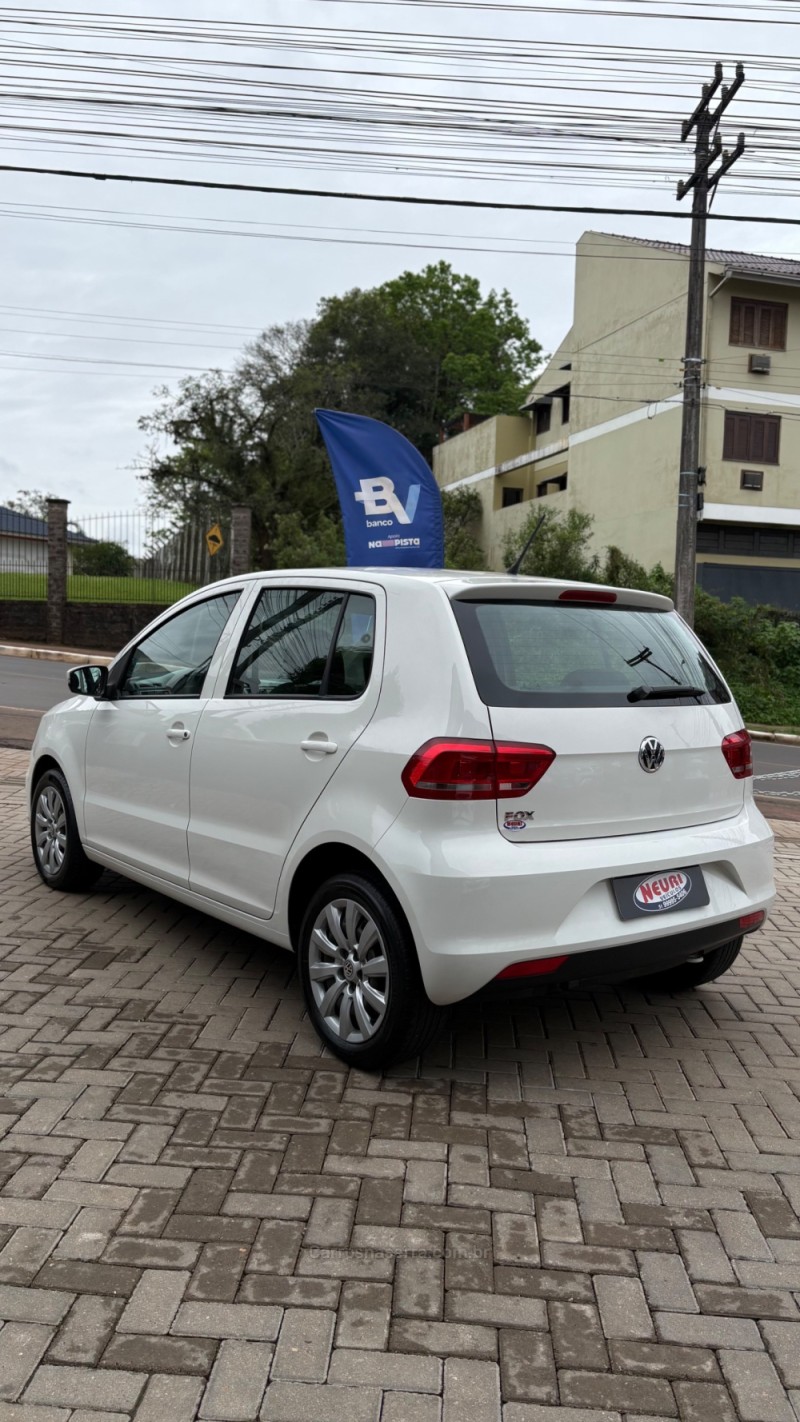 FOX 1.0 MI TRENDLINE 8V FLEX 4P MANUAL - 2017 - LAJEADO