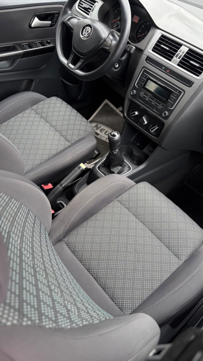 FOX 1.0 MI TRENDLINE 8V FLEX 4P MANUAL - 2017 - LAJEADO