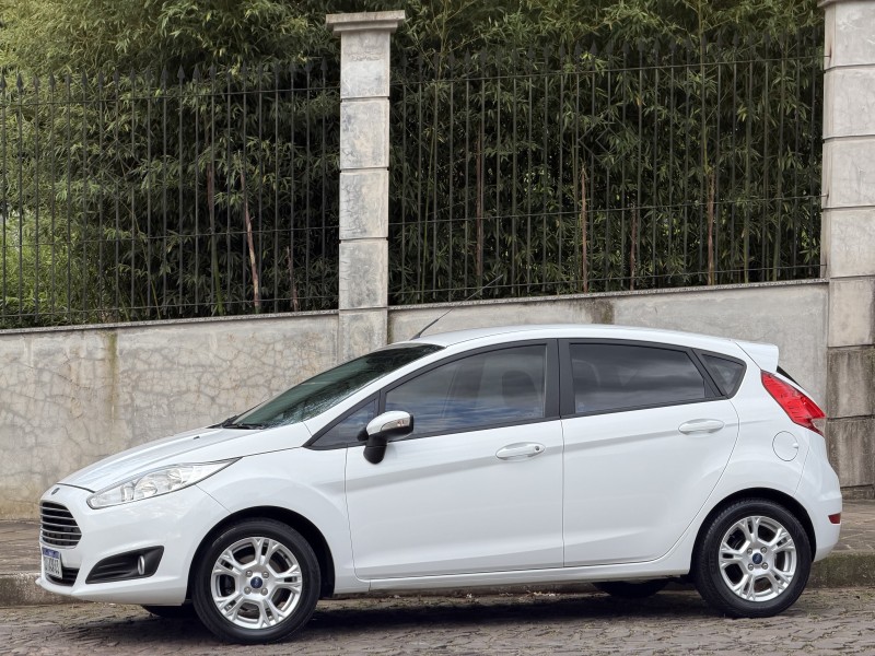 FIESTA 1.6 SE HATCH 16V FLEX 4P MANUAL - 2015 - DOIS IRMãOS