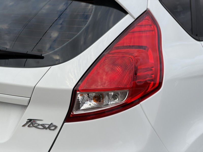 FIESTA 1.6 SE HATCH 16V FLEX 4P MANUAL - 2015 - DOIS IRMãOS