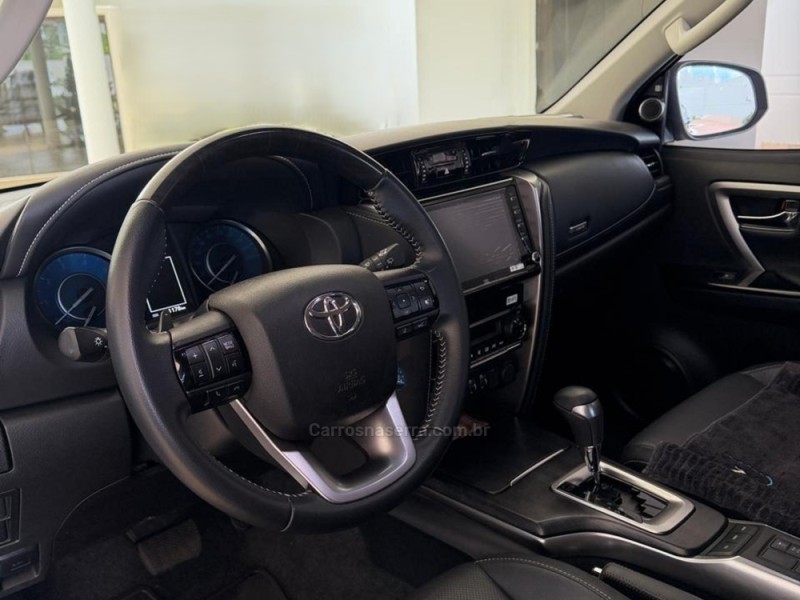 HILUX SW4 2.8 SRX 4X4 DIAMOND 16V TURBO DIESEL 4P 7 LUGARES AUTOMÁTICO - 2022 - NOVA BASSANO