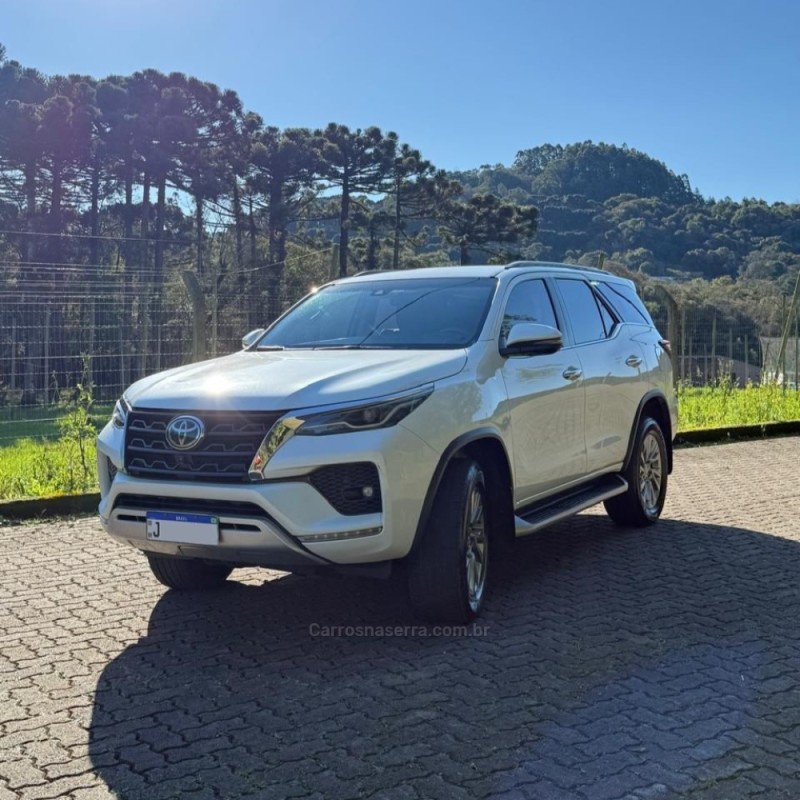 HILUX SW4 2.8 SRX 4X4 DIAMOND 16V TURBO DIESEL 4P 7 LUGARES AUTOMÁTICO - 2022 - NOVA BASSANO