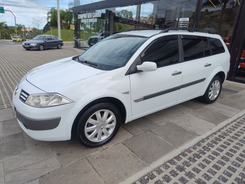 MÉGANE 1.6 DYNAMIQUE GRAND TOUR 16V FLEX 4P MANUAL