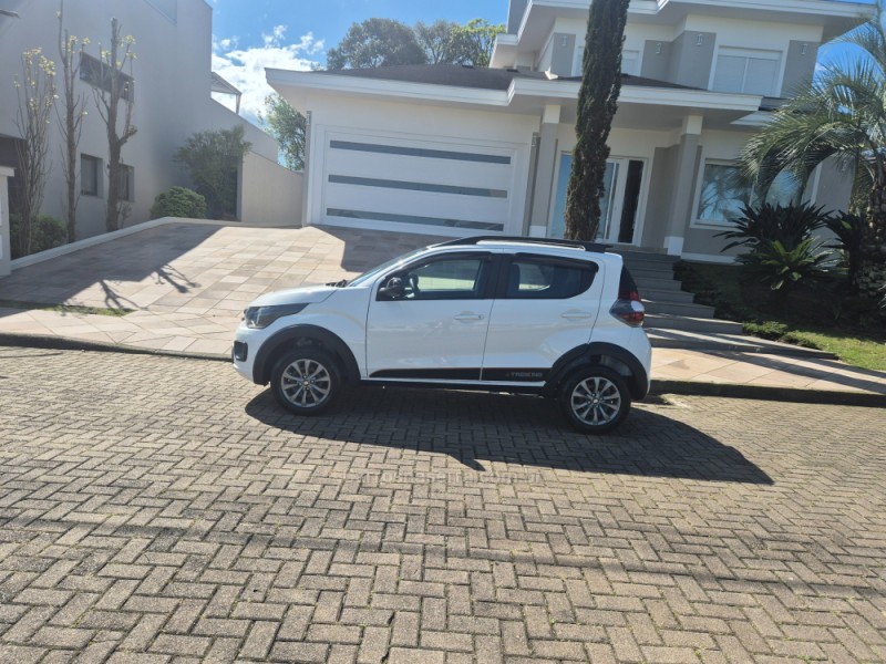 MOBI 1.0 TREKKING 8V FLEX 4P MANUAL - 2025 - BENTO GONçALVES