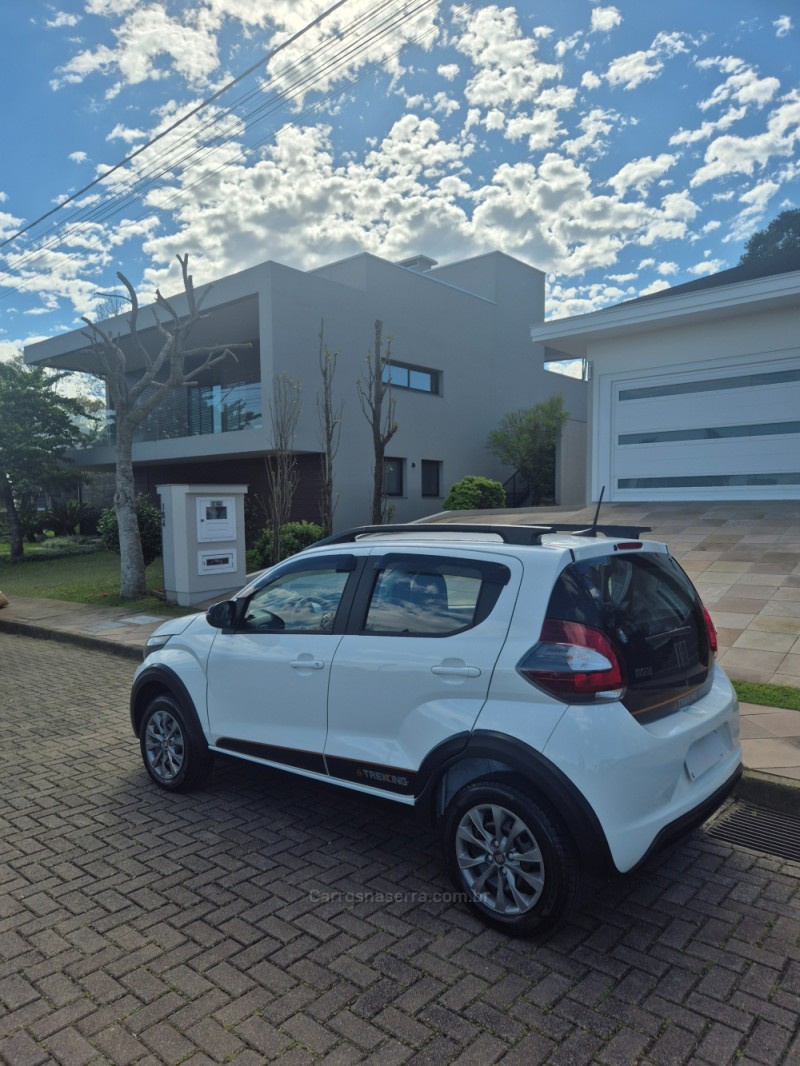 MOBI 1.0 TREKKING 8V FLEX 4P MANUAL - 2025 - BENTO GONçALVES