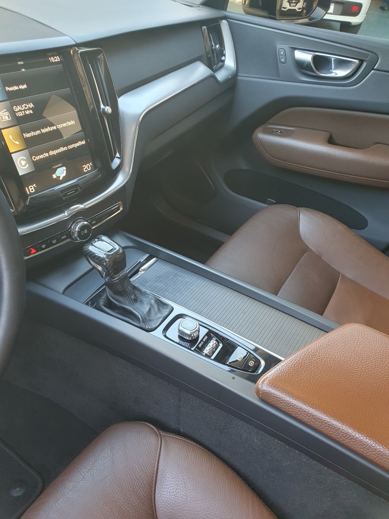 XC60 2.0 D5 MOMENTUM AWD DIESEL 4P AUTOMÁTICO - 2019 - CAXIAS DO SUL