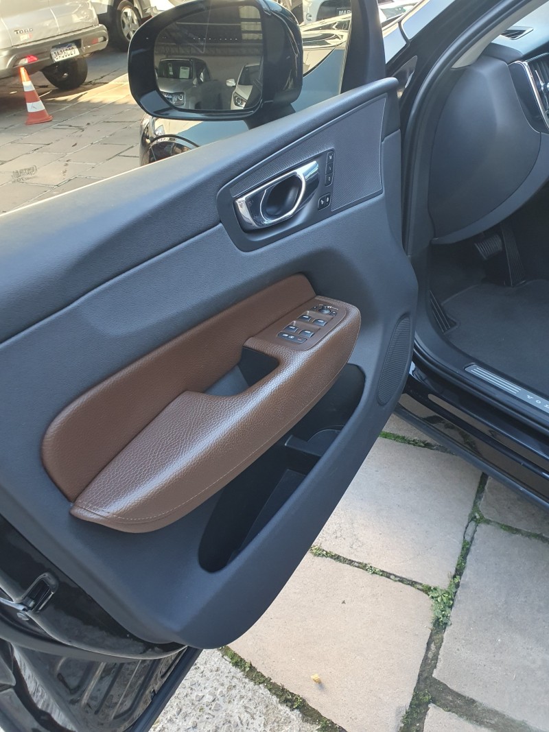 XC60 2.0 D5 MOMENTUM AWD DIESEL 4P AUTOMÁTICO - 2019 - CAXIAS DO SUL