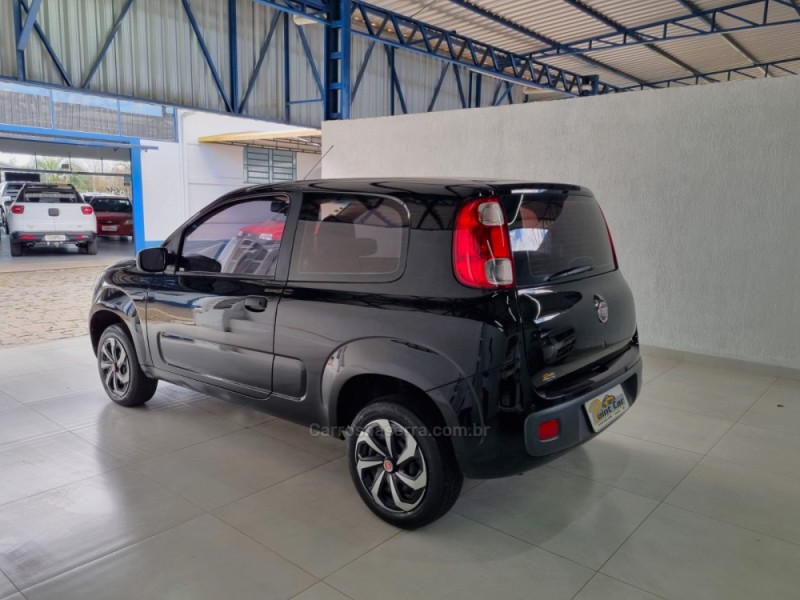 UNO 1.0 EVO VIVACE 8V FLEX 2P MANUAL - 2015 - VACARIA