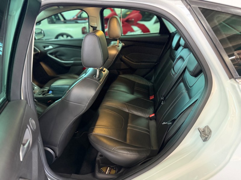 FOCUS 2.0 TITANIUM PLUS HATCH 16V FLEX 4P AUTO - 2015 - CAXIAS DO SUL