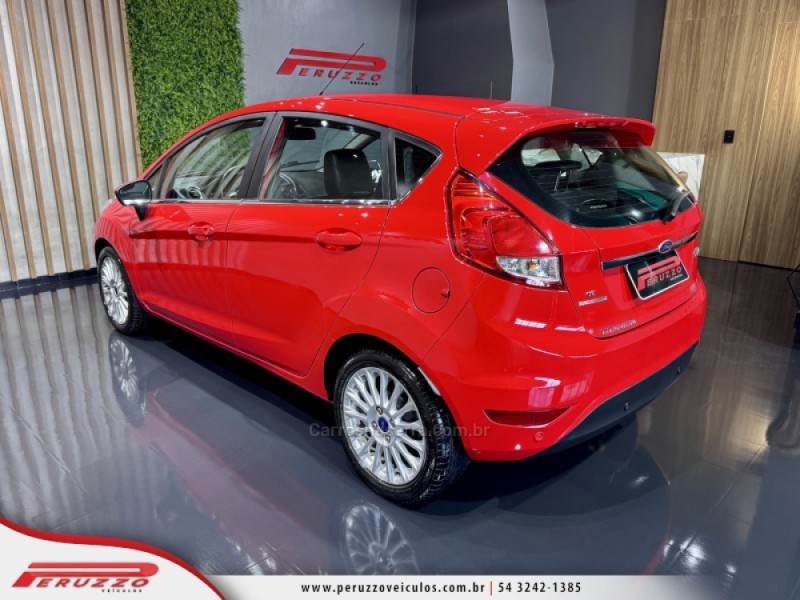 FIESTA 1.6 TITANIUM HATCH 16V FLEX 4P AUTOMÁTICO - 2015 - NOVA PRATA