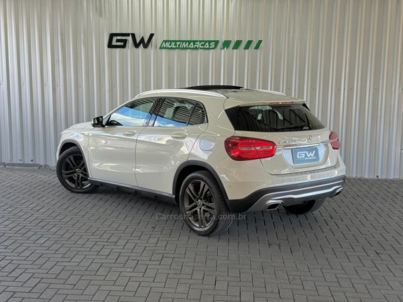 GLA 200 1.6 CGI VISION 16V TURBO FLEX 4P AUTOMÁTICO - 2015 - CAXIAS DO SUL