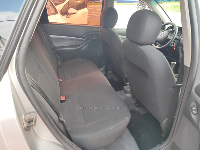 FOCUS 2.0 GLX 16V FLEX 4P MANUAL - 2005 - FARROUPILHA