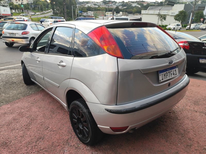 FOCUS 2.0 GLX 16V FLEX 4P MANUAL - 2005 - FARROUPILHA