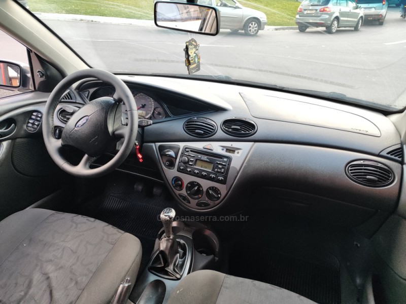 FOCUS 2.0 GLX 16V FLEX 4P MANUAL - 2005 - FARROUPILHA