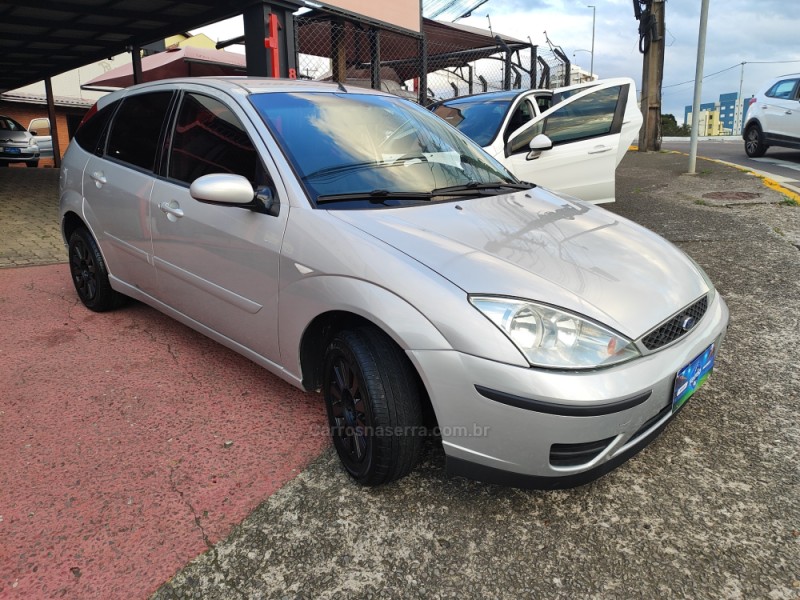 FOCUS 2.0 GLX 16V FLEX 4P MANUAL - 2005 - FARROUPILHA