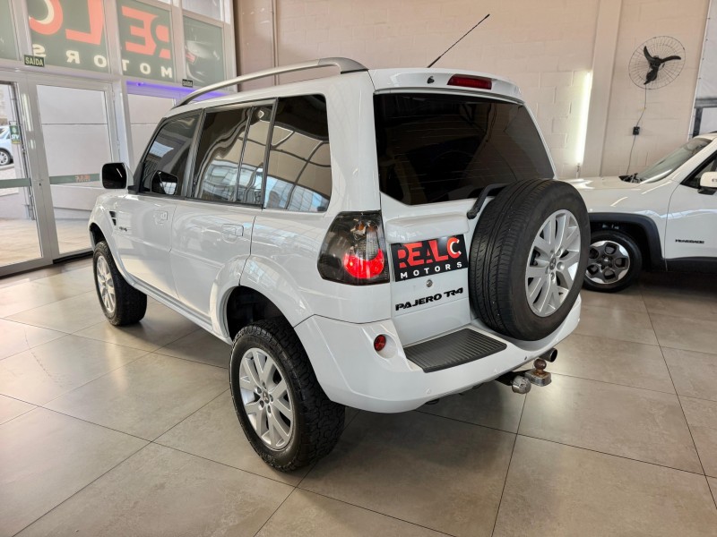 PAJERO TR4 2.0 4X4 16V 140CV FLEX 4P AUTOMÁTICO - 2012 - CAXIAS DO SUL