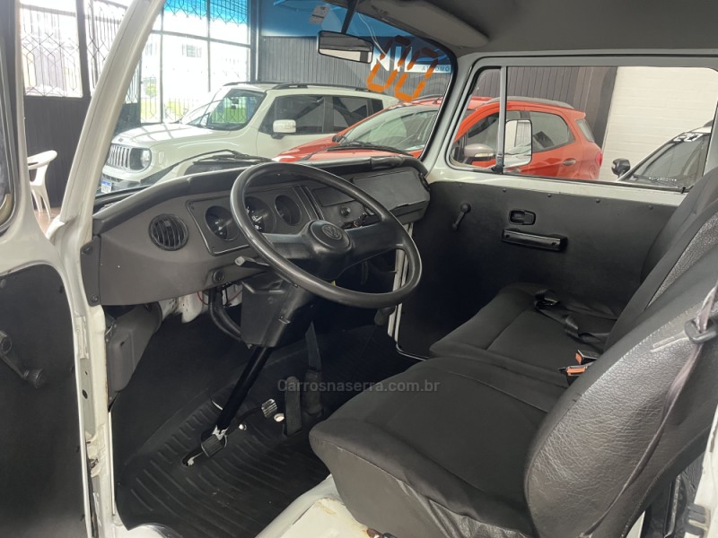 KOMBI 1.6 MI STD LOTAÇÃO 8V GASOLINA 3P MANUAL - 2000 - CAXIAS DO SUL