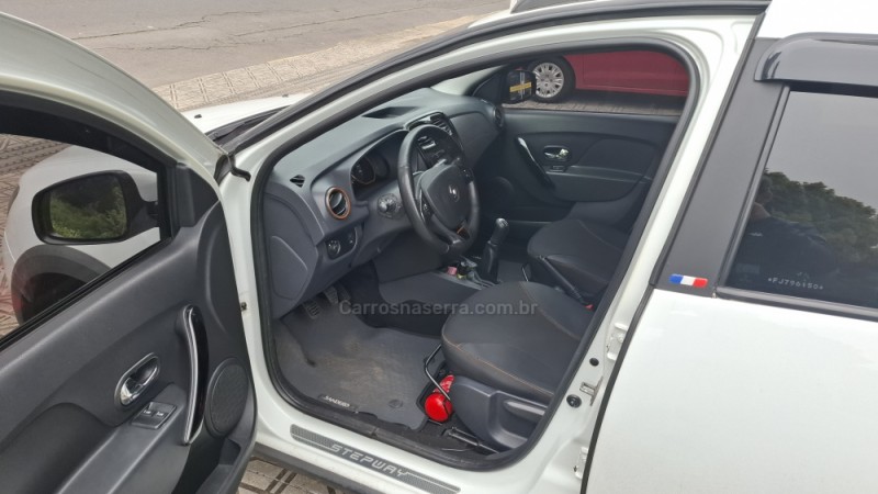 SANDERO 1.6 STEPWAY 8V FLEX 4P MANUAL - 2015 - CAXIAS DO SUL