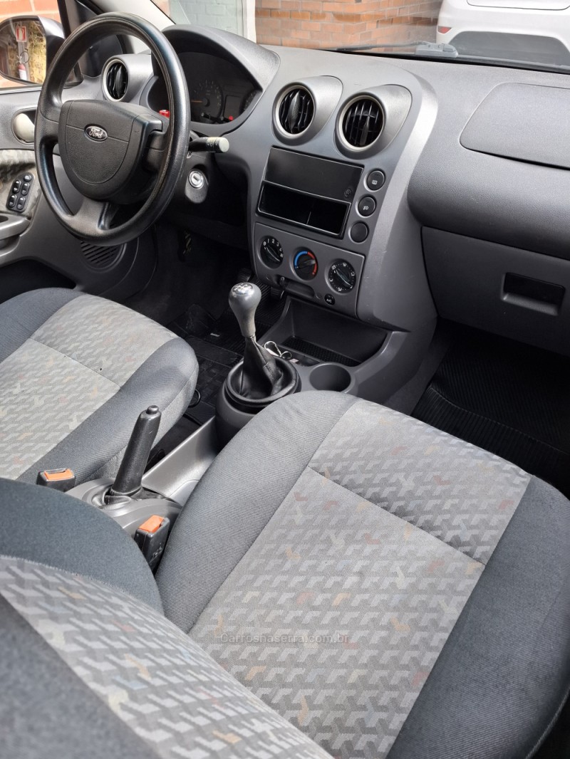 FIESTA 1.6 MPI CLASS HATCH 8V FLEX 4P MANUAL - 2004 - GARIBALDI