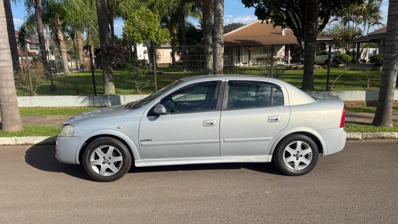 ASTRA 1.8 MPFI COMFORT SEDAN 8V FLEX 4P MANUAL - 2005 - FELIZ