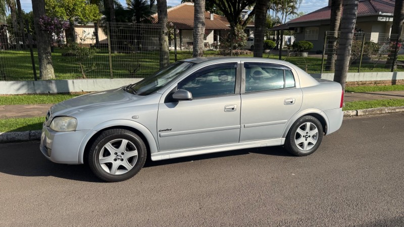 astra 1.8 mpfi comfort sedan 8v flex 4p manual 2005 feliz