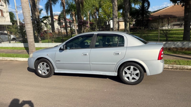 ASTRA 1.8 MPFI COMFORT SEDAN 8V FLEX 4P MANUAL - 2005 - FELIZ