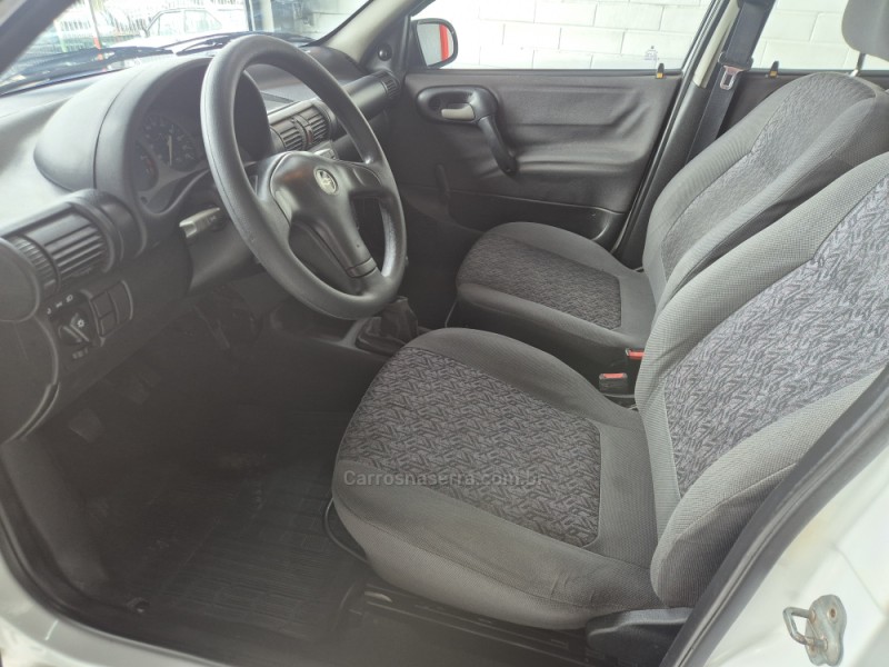 CORSA 1.6 MPFI CLASSIC SEDAN 8V GASOLINA 4P MANUAL - 2003 - CAXIAS DO SUL