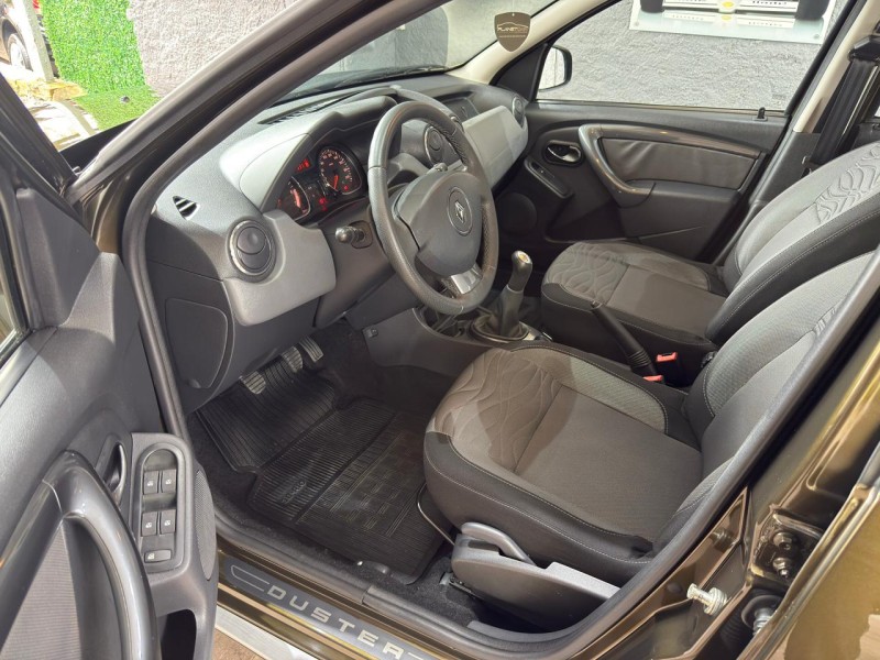 DUSTER 1.6 TECH ROAD 4X2 16V FLEX 4P MANUAL - 2014 - FARROUPILHA