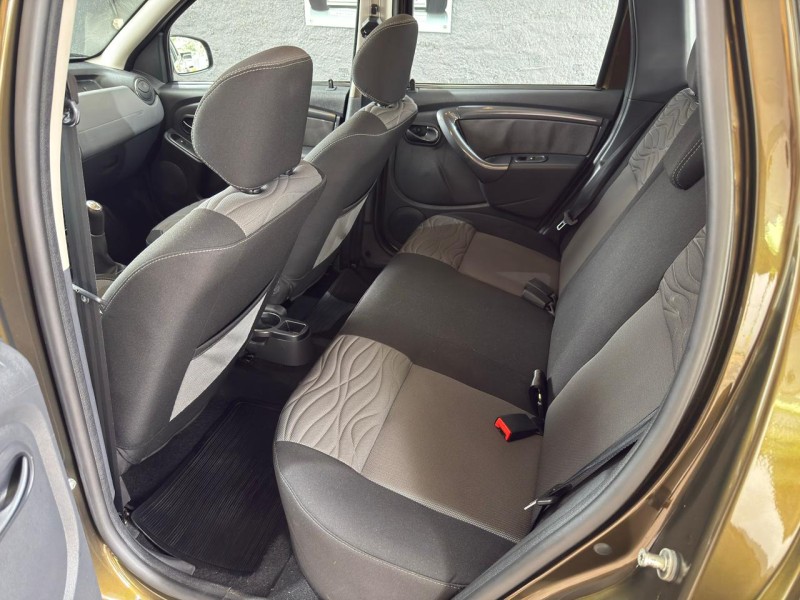 DUSTER 1.6 TECH ROAD 4X2 16V FLEX 4P MANUAL - 2014 - FARROUPILHA