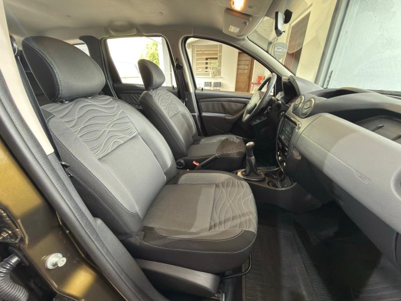 DUSTER 1.6 TECH ROAD 4X2 16V FLEX 4P MANUAL - 2014 - FARROUPILHA