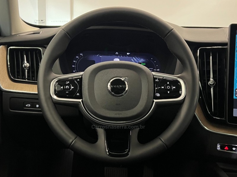 XC60 2.0 T8 RECHARGE PLUS AWD HIBRIDO 4P AUTOMÁTICO - 2026 - FLORES DA CUNHA