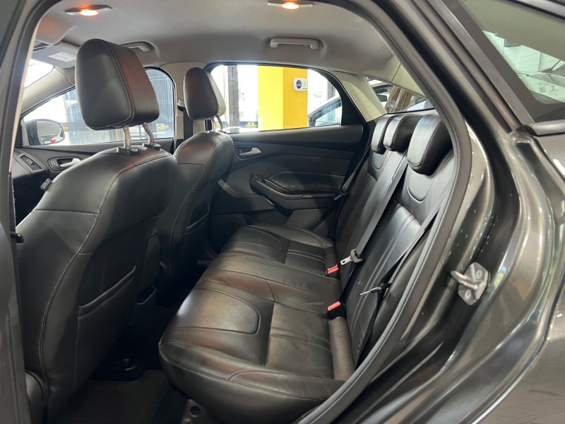 FOCUS 2.0 SE SEDAN 16V FLEX 4P AUTOMÁTICO - 2017 - CAXIAS DO SUL