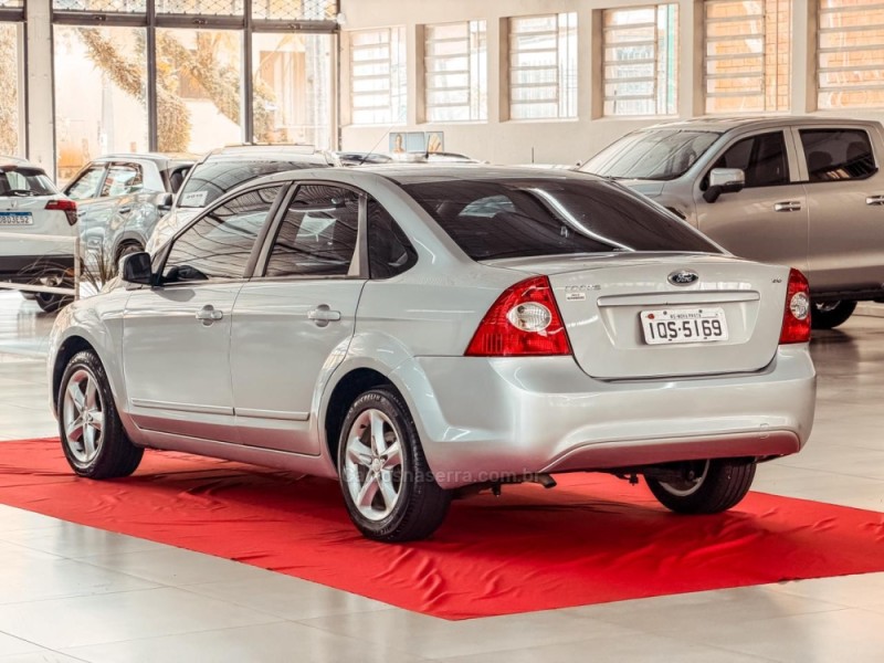 FOCUS 2.0 GLX SEDAN 16V FLEX 4P MANUAL - 2010 - NOVA PRATA