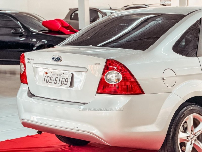 FOCUS 2.0 GLX SEDAN 16V FLEX 4P MANUAL - 2010 - NOVA PRATA