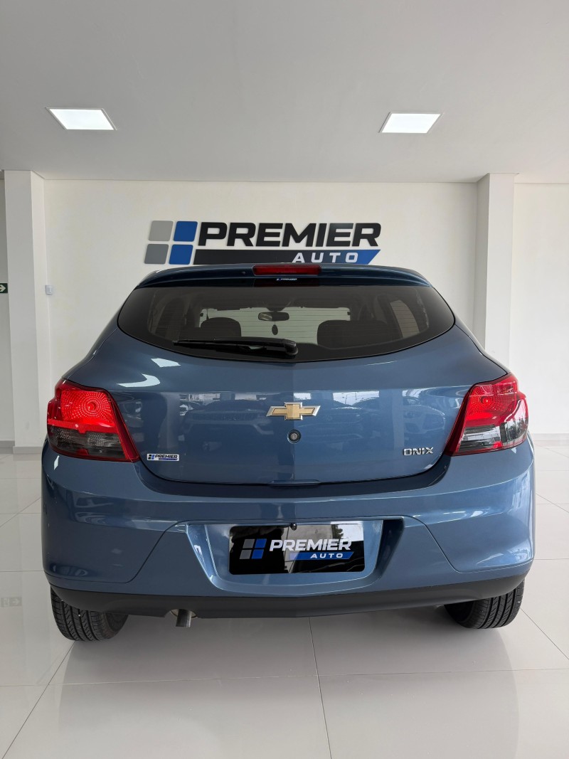 ONIX 1.0 MPFI SELEÇÃO 8V FLEX 4P MANUAL - 2015 - CAXIAS DO SUL