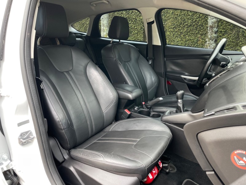 FOCUS 1.6 SE 16V FLEX 4P MANUAL - 2015 - CAXIAS DO SUL