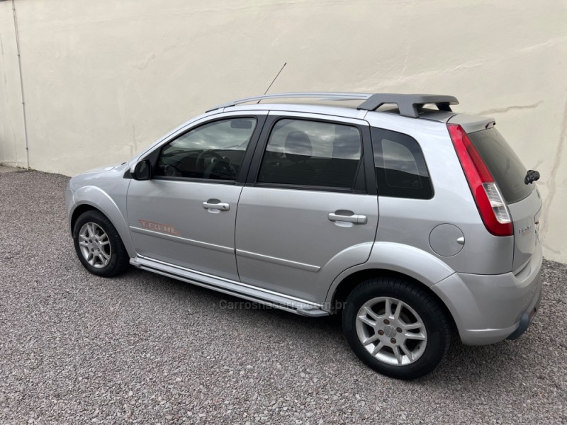 FIESTA 1.6 MPI TRAIL HATCH 8V FLEX 4P MANUAL - 2008 - CAXIAS DO SUL