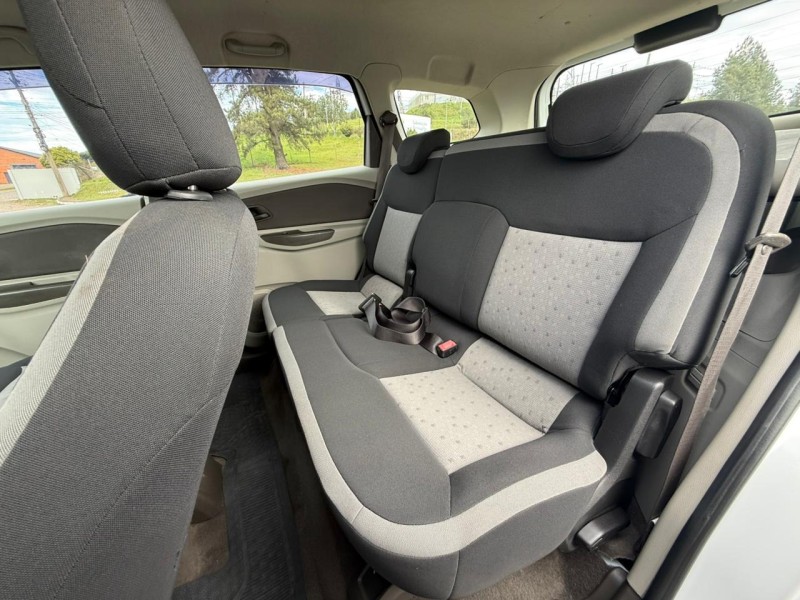 SPIN 1.8 LT 8V FLEX 4P MANUAL - 2014 - FARROUPILHA