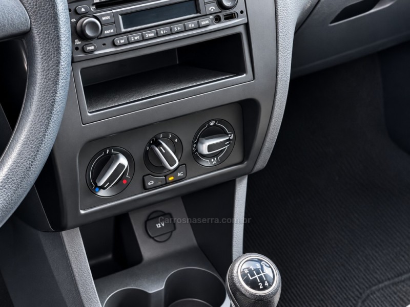 FOX 1.0 MI 8V FLEX 4P MANUAL - 2013 - CAXIAS DO SUL