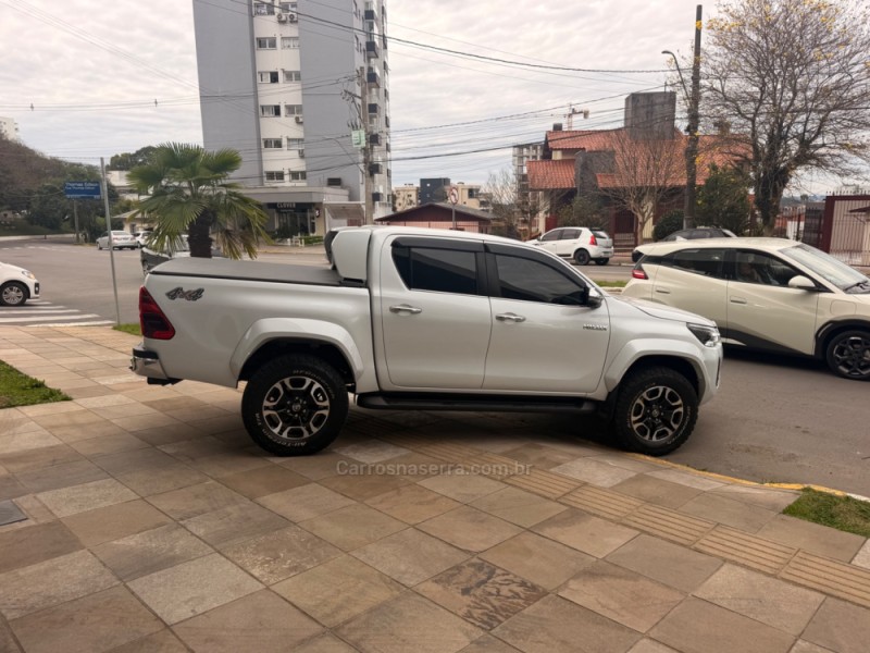HILUX 2.8 SRX PLUS 4X4 CD TURBO DIESEL 4P AUTOMÁTICO - 2025 - FARROUPILHA