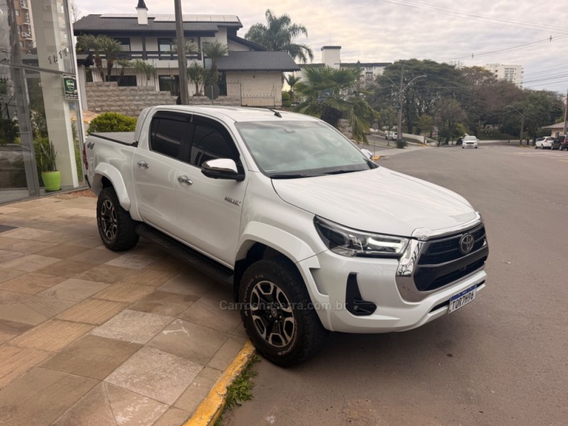 HILUX 2.8 SRX PLUS 4X4 CD TURBO DIESEL 4P AUTOMÁTICO - 2025 - FARROUPILHA