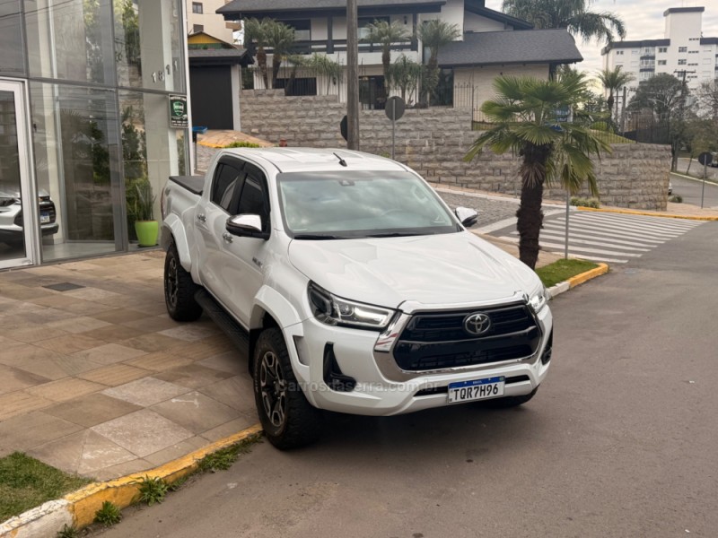 HILUX 2.8 SRX PLUS 4X4 CD TURBO DIESEL 4P AUTOMÁTICO - 2025 - FARROUPILHA