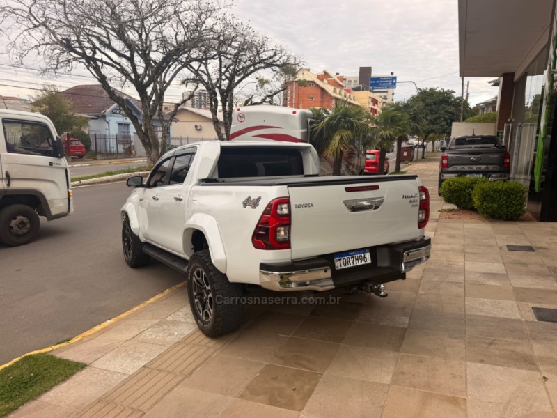 HILUX 2.8 SRX PLUS 4X4 CD TURBO DIESEL 4P AUTOMÁTICO - 2025 - FARROUPILHA