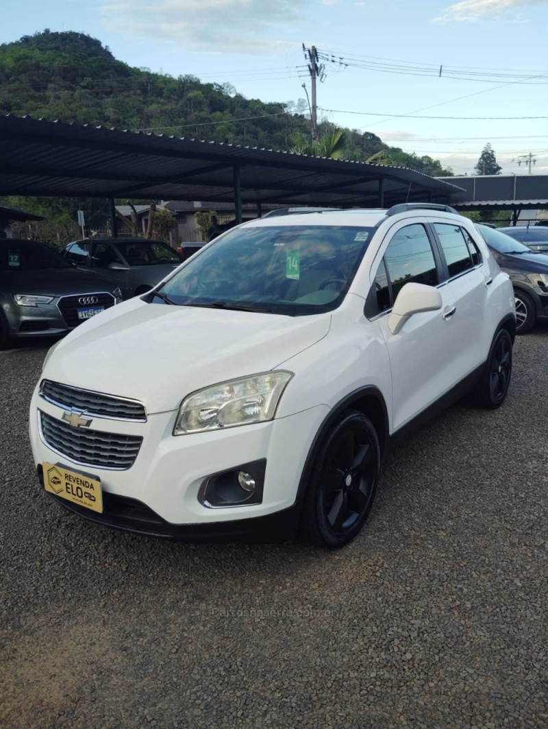 tracker 1.8 mpfi ltz 4x2 16v flex 4p automatico 2014 picada cafe