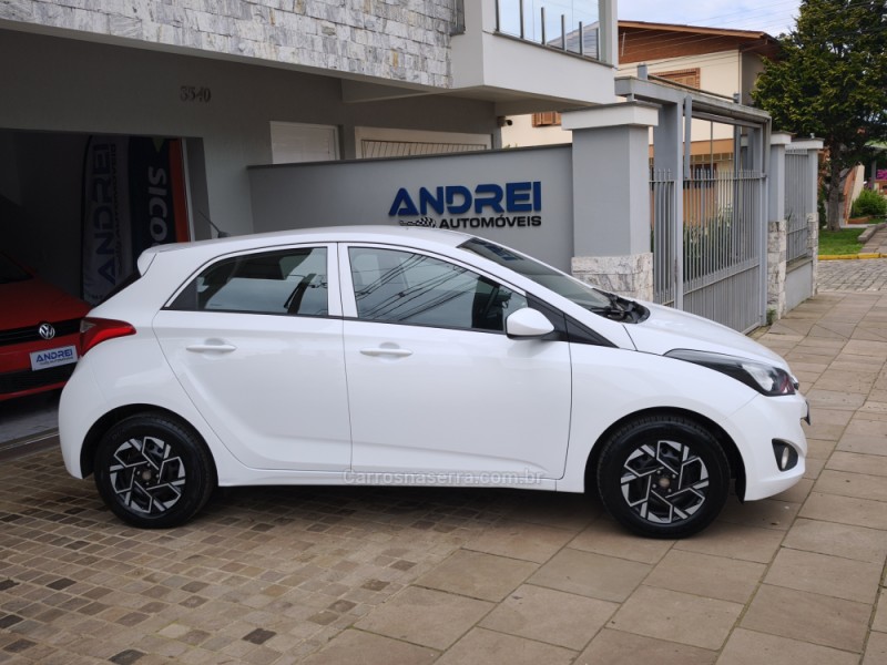 HB20 1.6 COMFORT 16V FLEX 4P MANUAL - 2014 - SERAFINA CORRêA